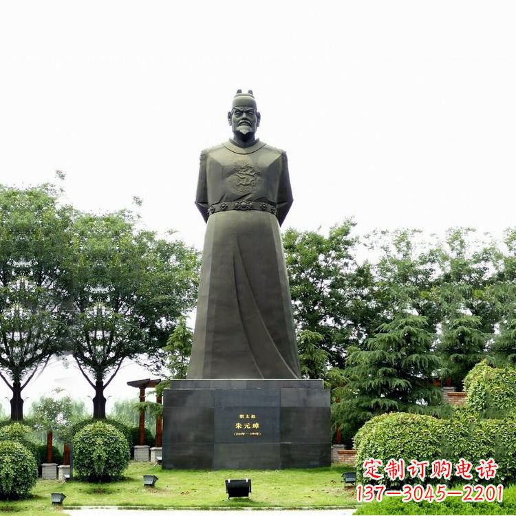 威海“洪武之治”明太祖石雕塑像