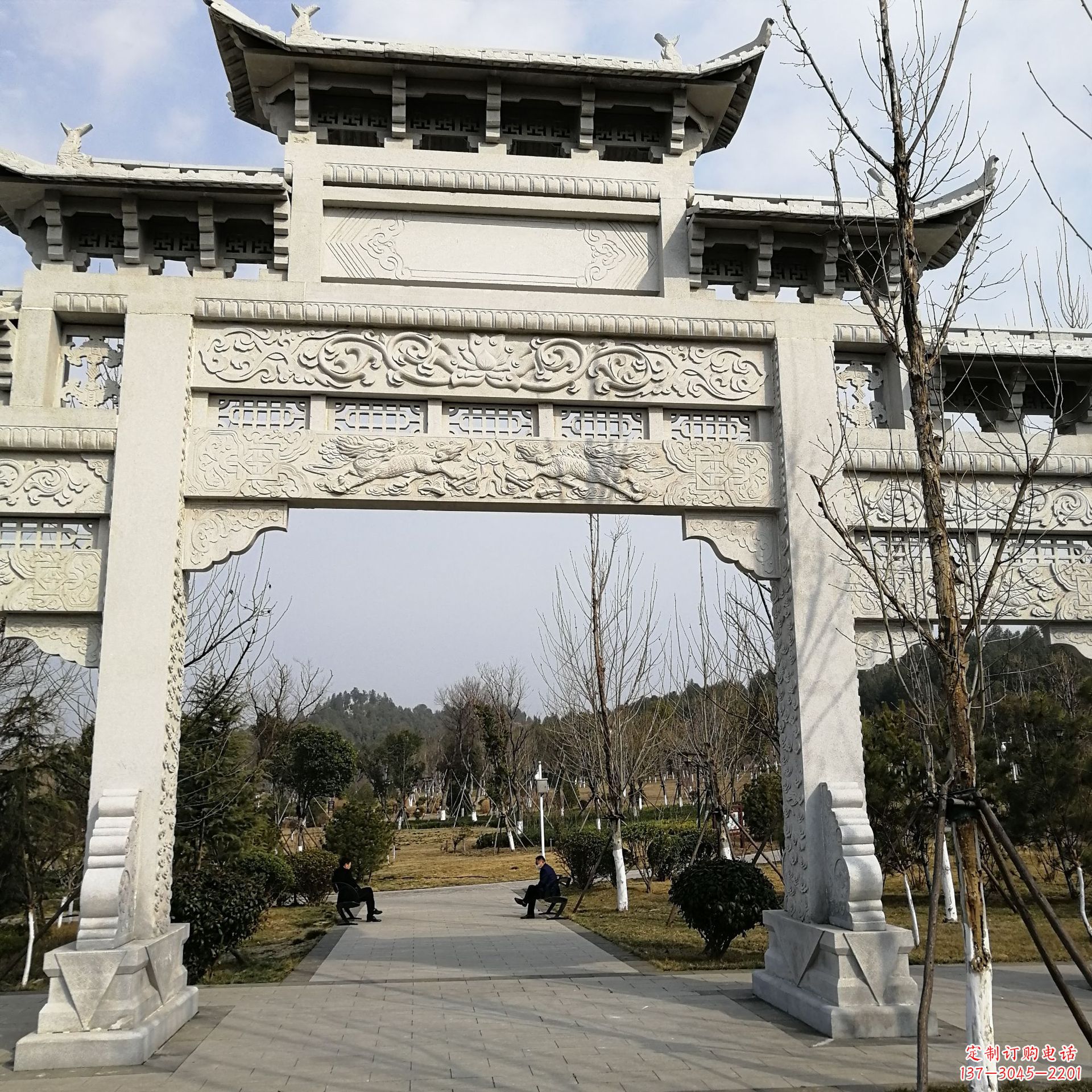 威海八脚牌坊上的狮子雕像