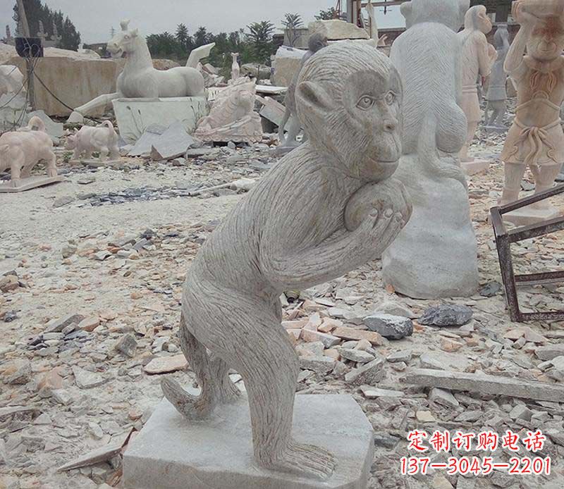 威海抱桃子的猴子大理石雕塑