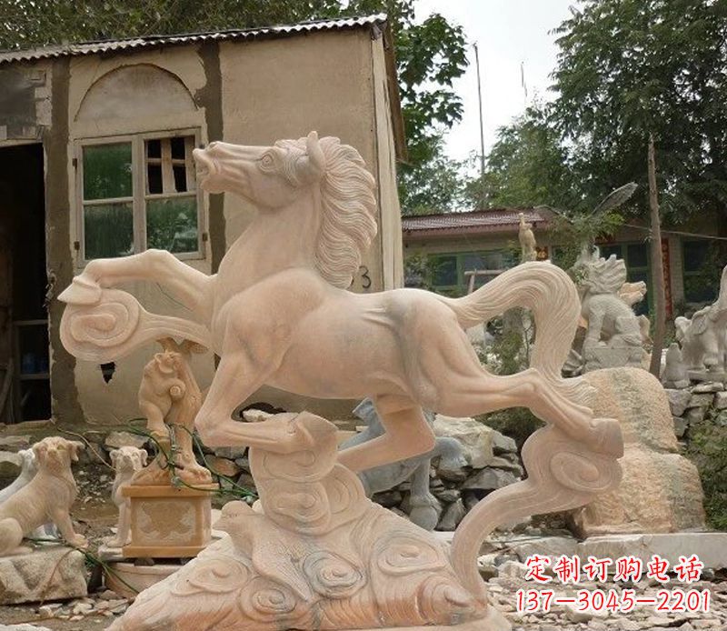 威海奔马石雕晚霞红动物雕塑