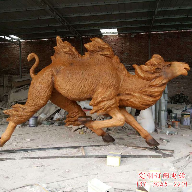 威海奔跑的骆驼仿真雕塑