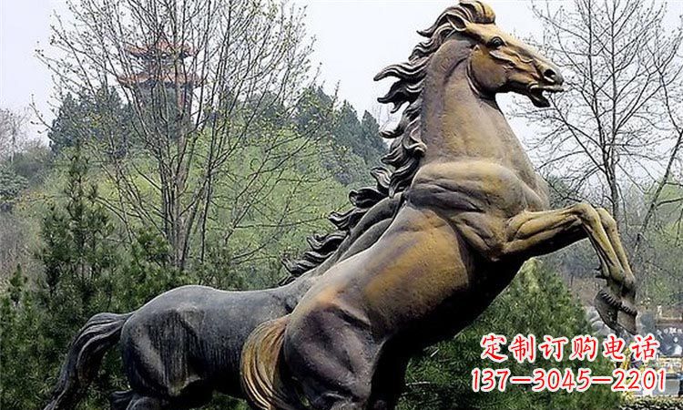 威海奔跑的马街边动物铜雕
