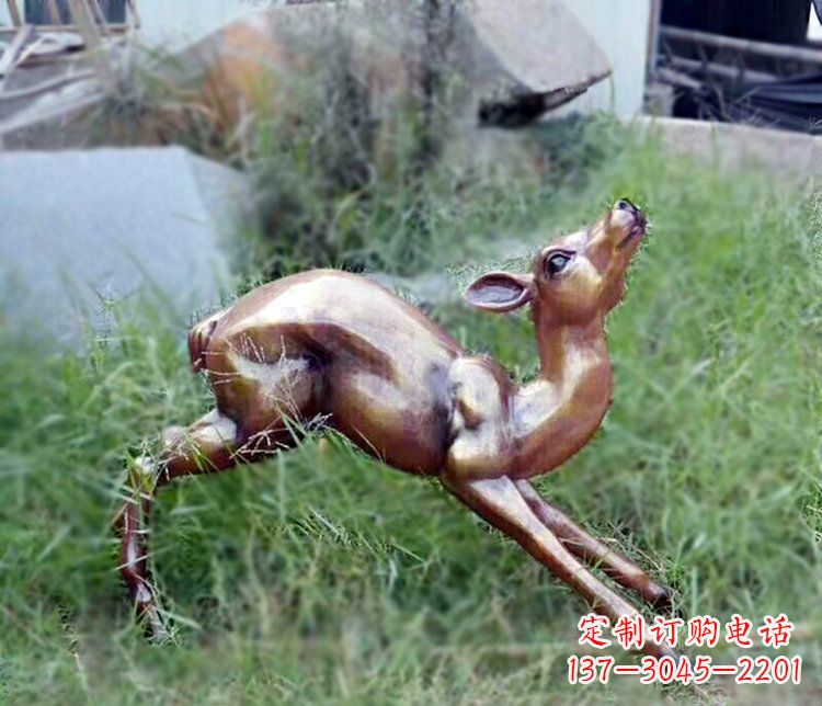 威海奔跑的小鹿公园玻璃钢仿铜动物摆件