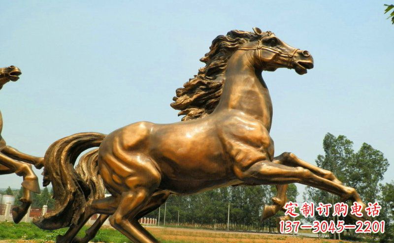 威海奔腾的马公园玻璃钢仿铜动物雕塑