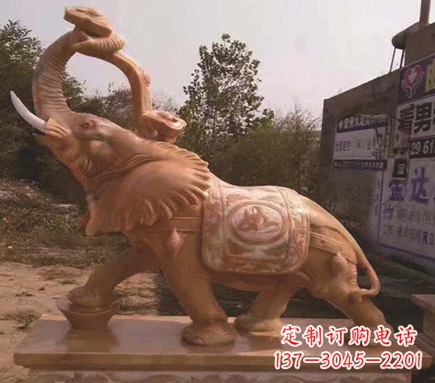 威海鼻卷如意的大象石雕