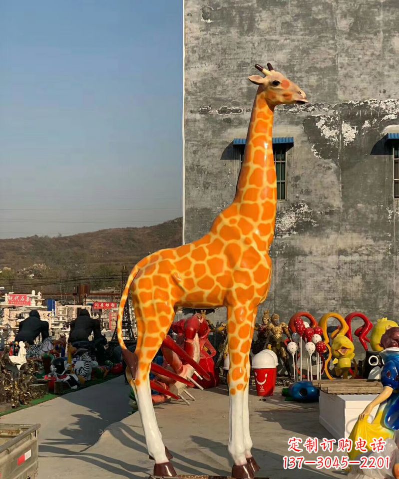 威海玻璃刚彩绘长颈鹿动物雕塑