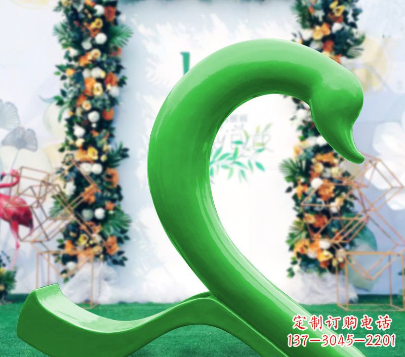 威海玻璃钢爱心天鹅雕塑(左)
