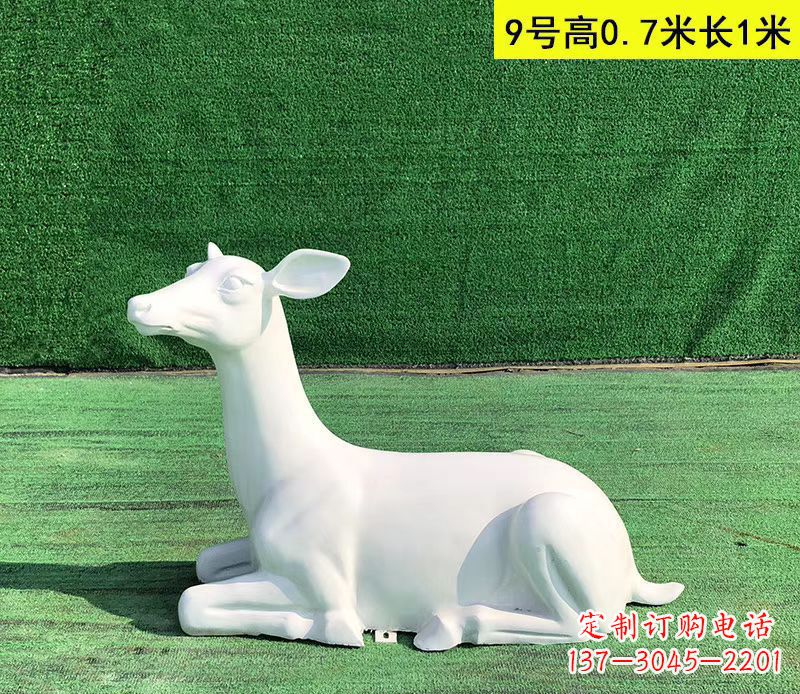 威海玻璃钢白色小鹿动物雕塑