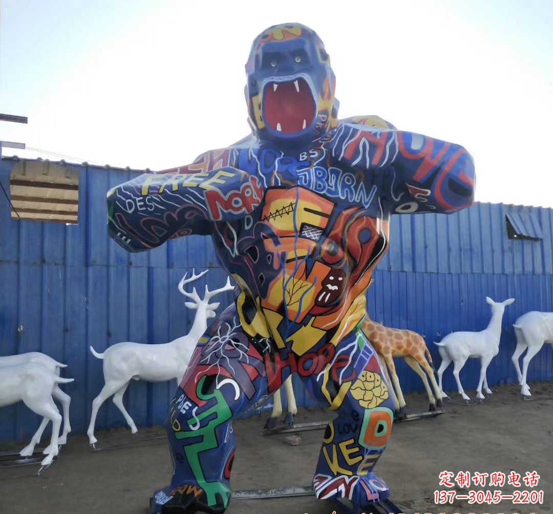 威海玻璃钢彩绘大猩猩雕塑