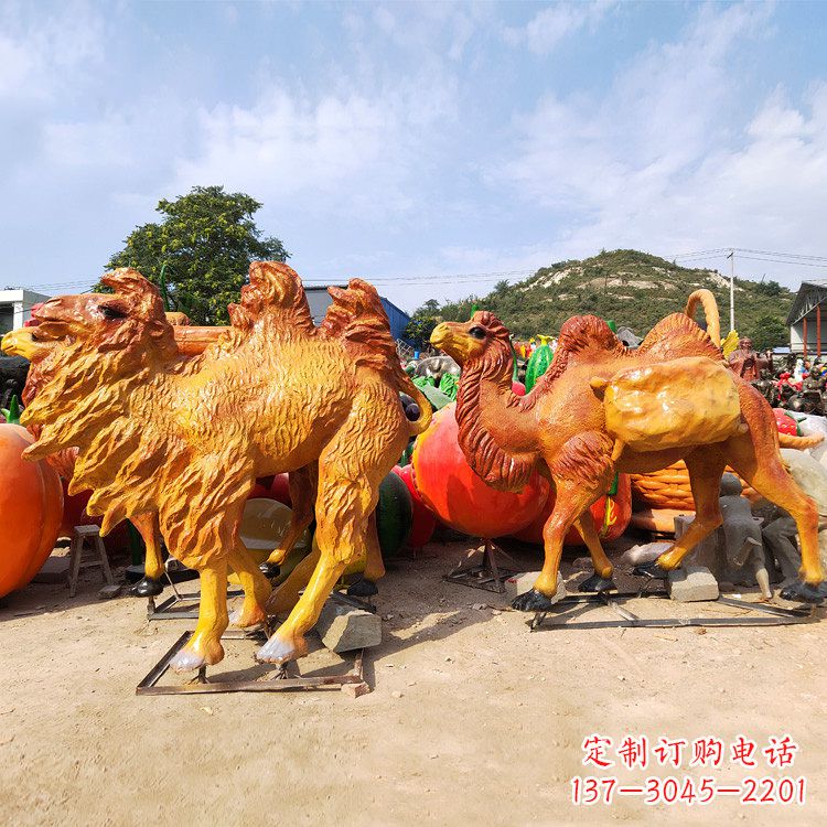 威海玻璃钢彩绘仿真骆驼雕塑