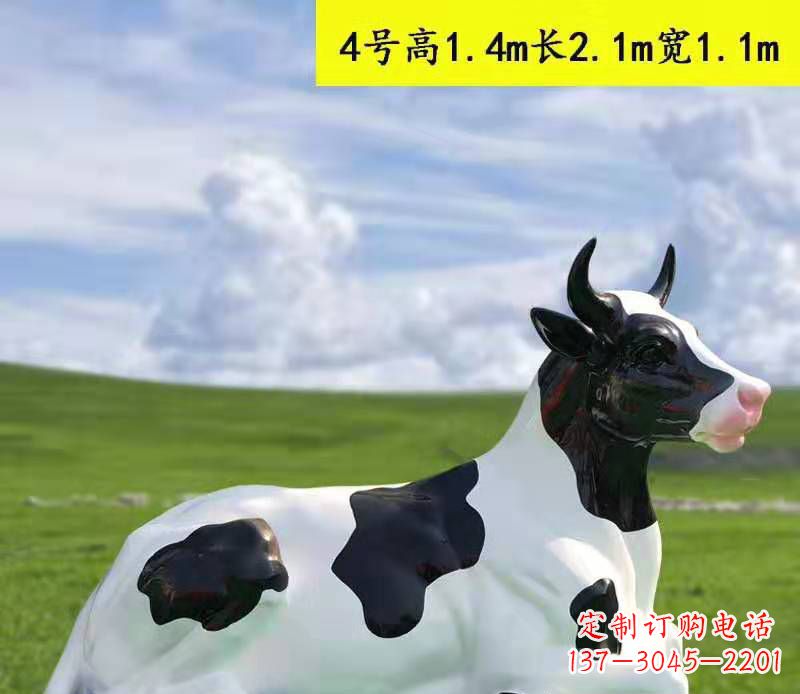 威海玻璃钢彩绘黑白花奶牛雕塑园林景观动物雕塑