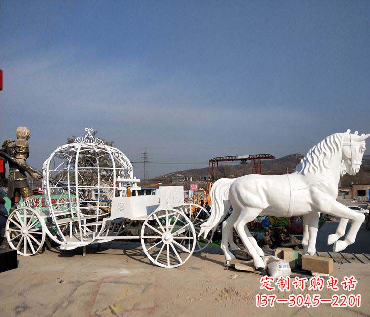 威海玻璃钢城市马车雕塑