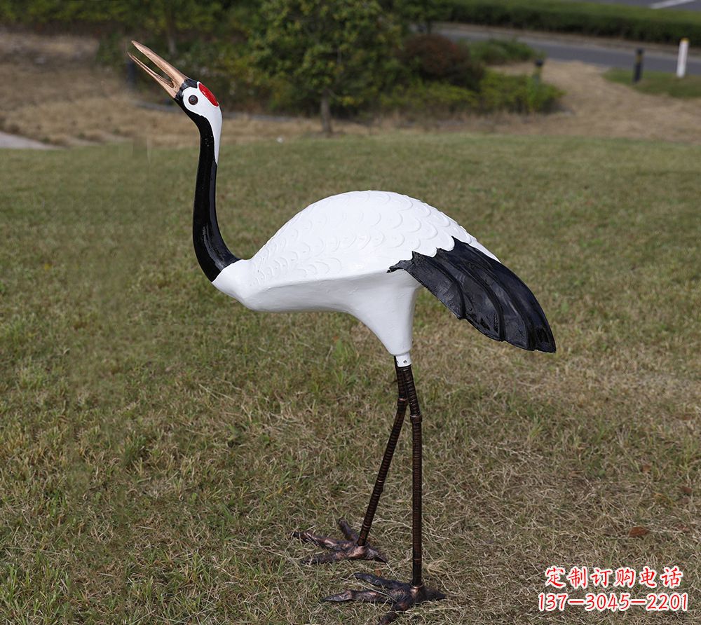 威海玻璃钢雕塑仙鹤——灵动飞翔的艺术之美