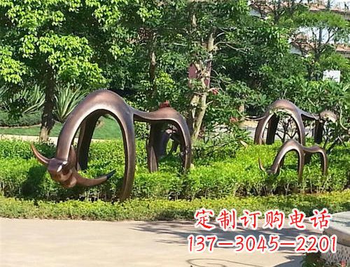 威海玻璃钢动物雕塑公园草坪的美丽装饰