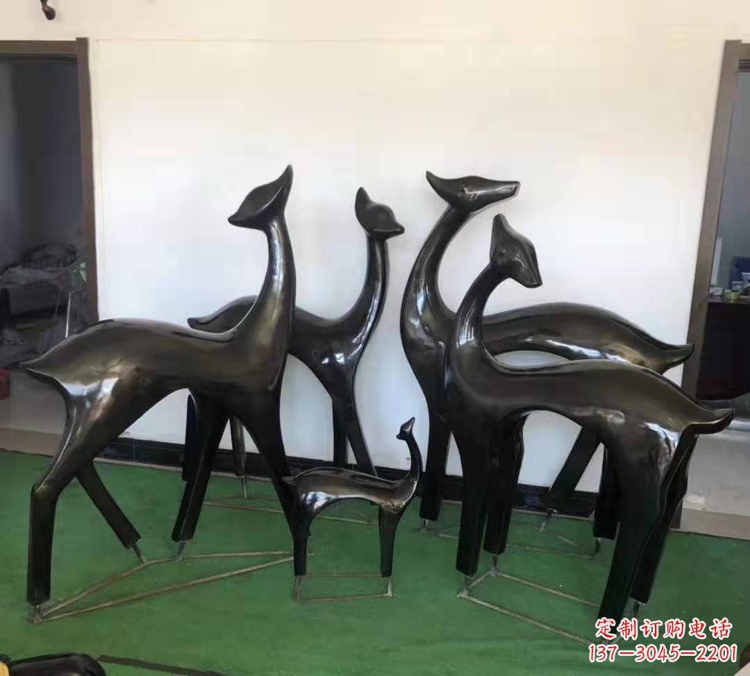 威海玻璃钢仿铜鹿雕塑完美点缀庭院景观
