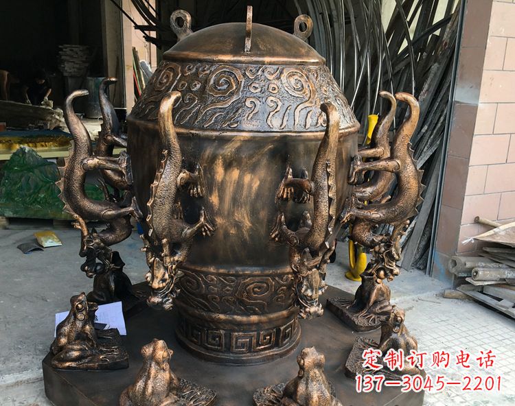 威海玻璃钢仿铜地动仪雕塑中国古代文化精髓