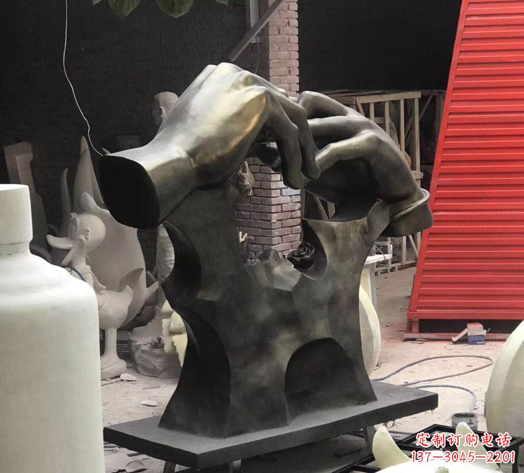 威海玻璃钢仿铜戒指雕塑浪漫情感的象征