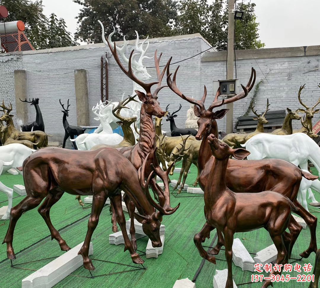 威海玻璃钢仿铜群鹿雕塑——精美动物雕塑装点公园