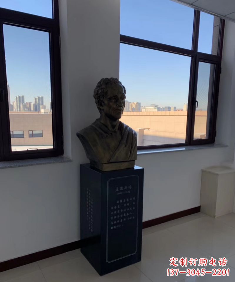 威海玻璃钢仿铜西方名人孟德斯鸠头像