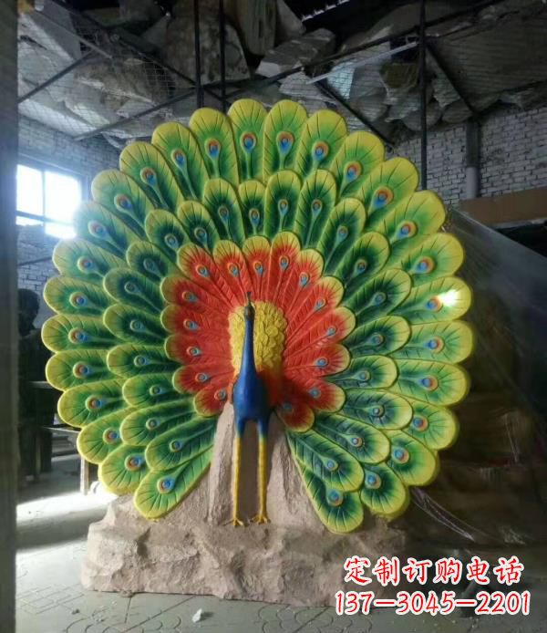 威海玻璃钢制作的孔雀雕塑