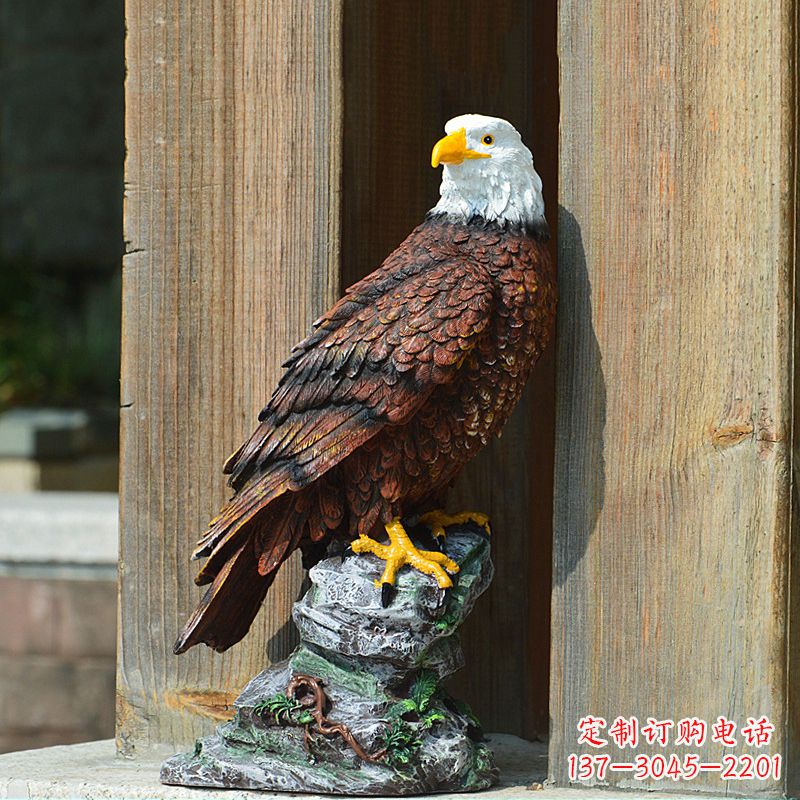 威海玻璃钢老鹰雕塑——传递自然之美