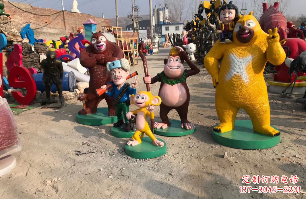 威海玻璃钢仿真卡通熊二雕塑