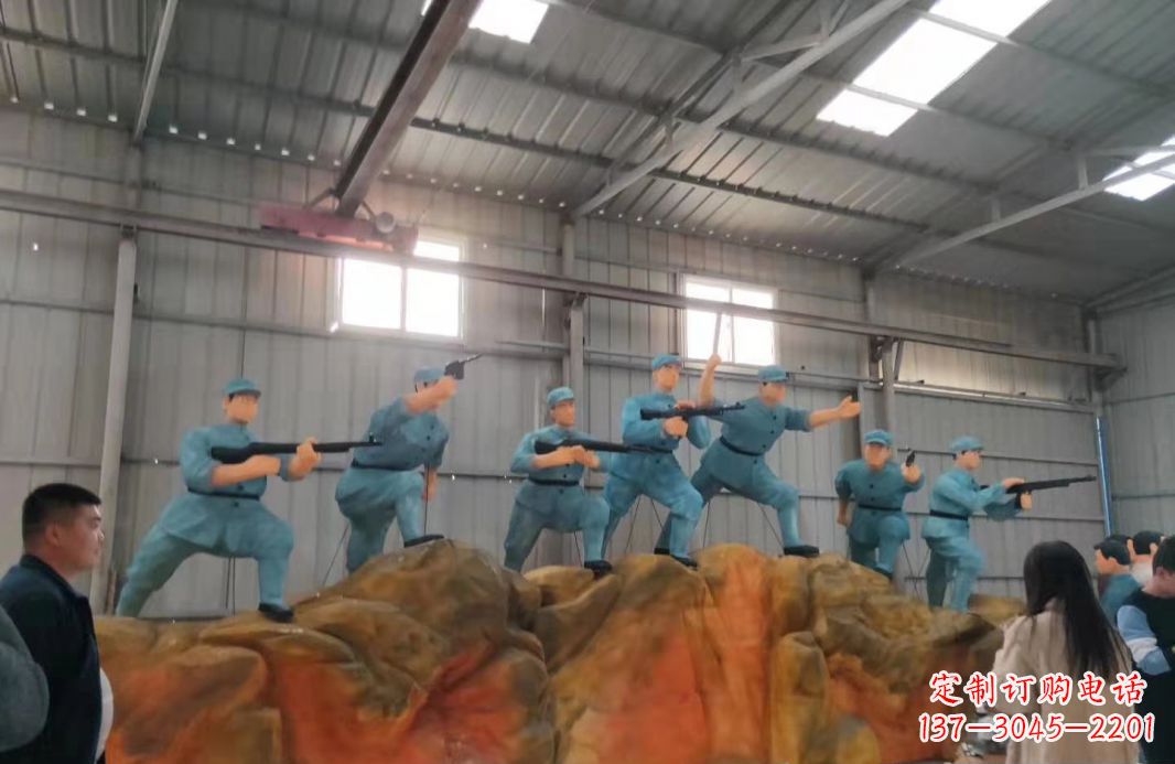 威海玻璃钢仿真抗战英雄人物雕塑广场景观雕塑