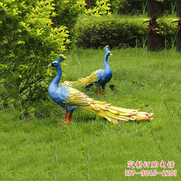 威海玻璃钢仿真孔雀雕塑-公园草坪动物摆件