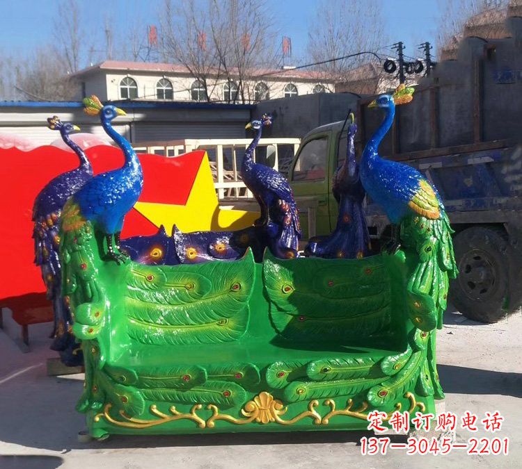 威海玻璃钢孔雀雕塑给您带来精美的艺术体验