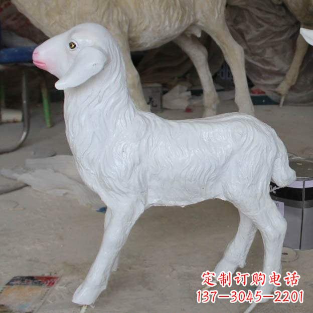 威海玻璃钢雕刻的羊雕塑——艺术的精美表达