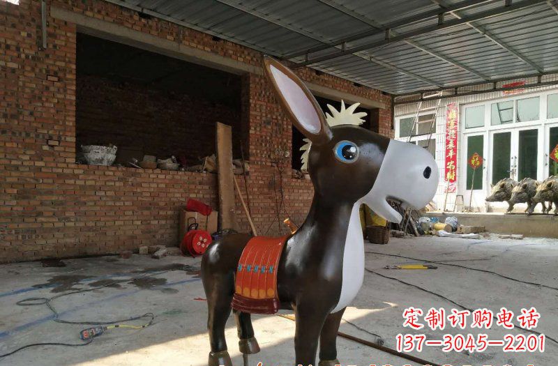 威海玻璃钢毛驴雕塑一种抒情的艺术形式