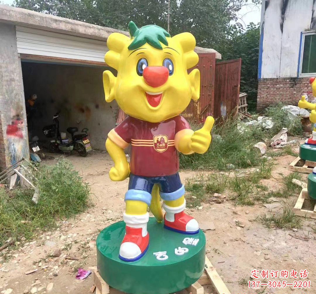 威海玻璃钢卡通小牛雕塑精致而可爱