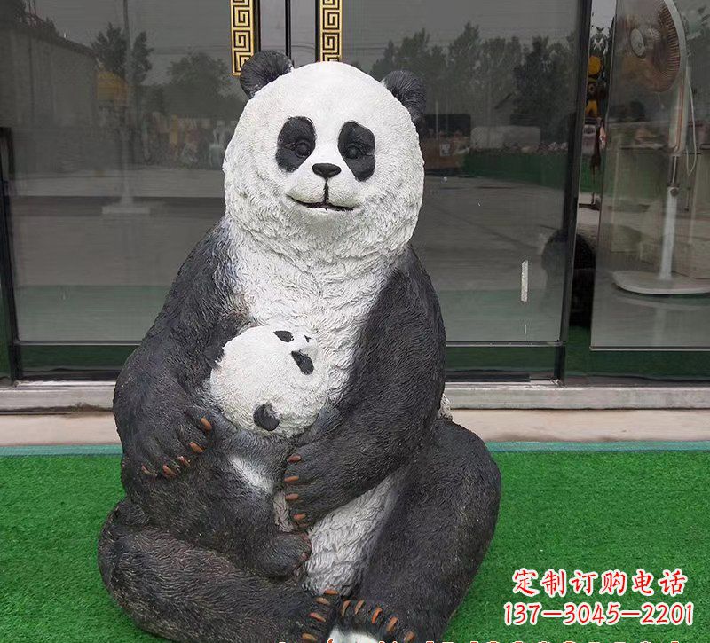 威海玻璃钢制熊猫雕塑——传承中华文化精髓