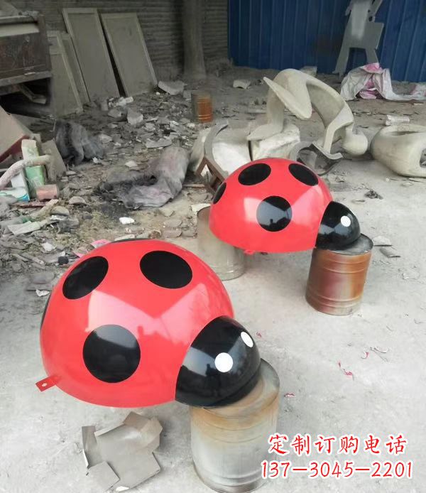 威海玻璃钢七星瓢虫雕塑公园景观摆件