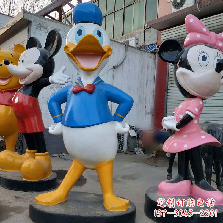 威海玻璃钢唐老鸭和米老鼠卡通雕塑
