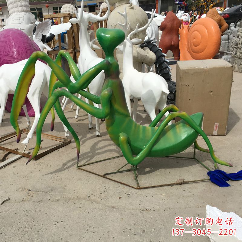 威海玻璃钢螳螂雕塑