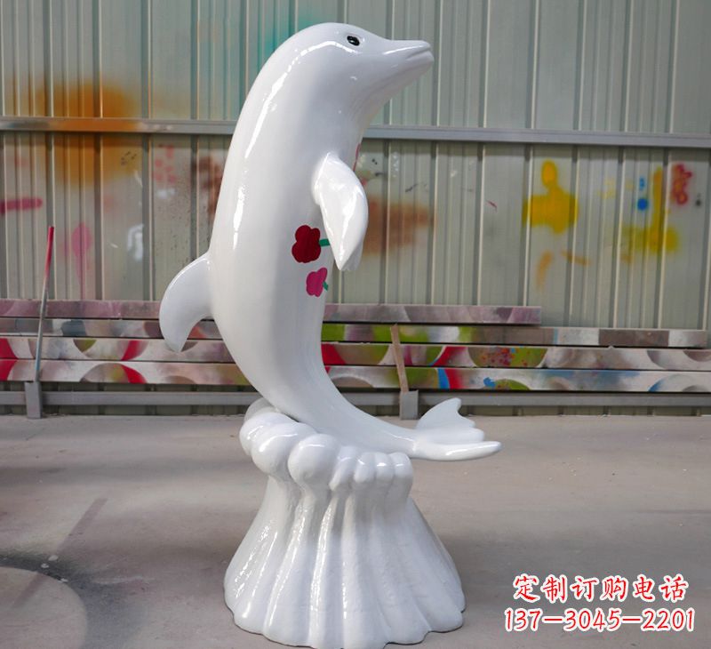 威海海豚的魅力玻璃钢海豚雕塑