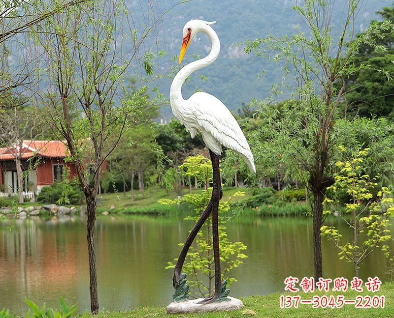 威海玻璃钢仙鹤雕塑——传承中国传统文化