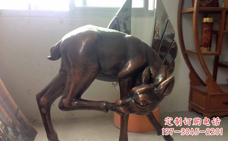 威海玻璃钢小鹿仿铜动物雕塑