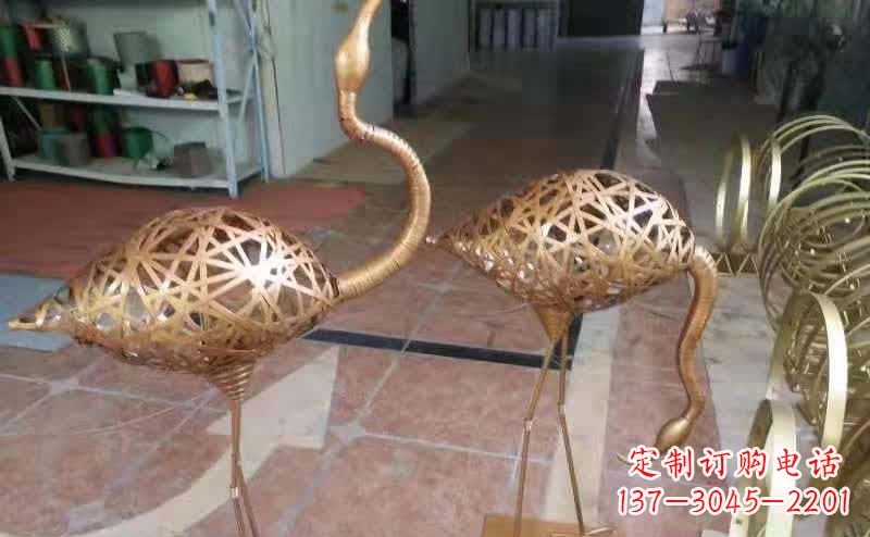 威海仙鹤雕塑以不锈钢编制而成