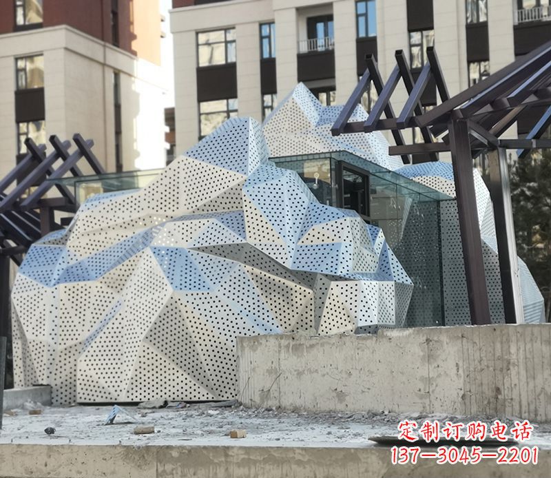 威海不锈钢假山雕塑给空间带来更多活力
