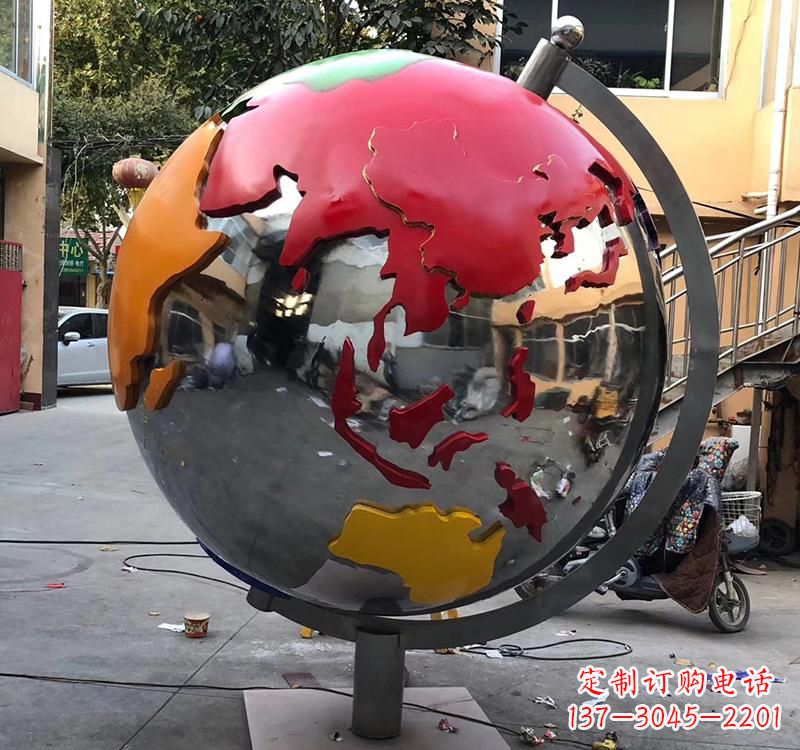 威海不锈钢彩绘地球仪雕塑