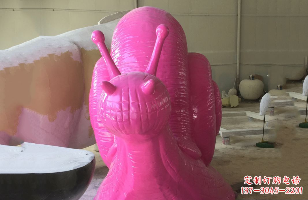 威海不锈钢彩绘蜗牛雕塑给公园景观增添点缀