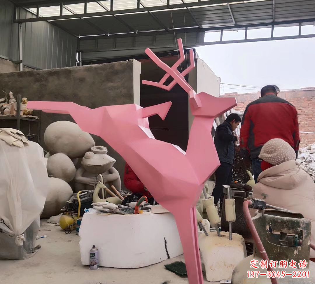 威海不锈钢彩绘小鹿雕塑艺术与美感的完美结合