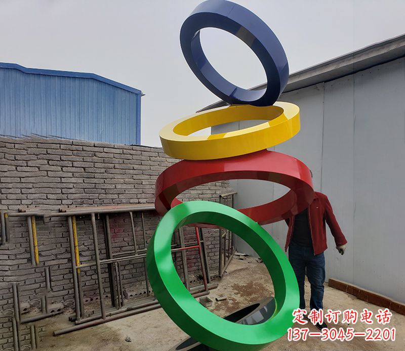 威海璀璨缤纷的不锈钢圆环雕塑