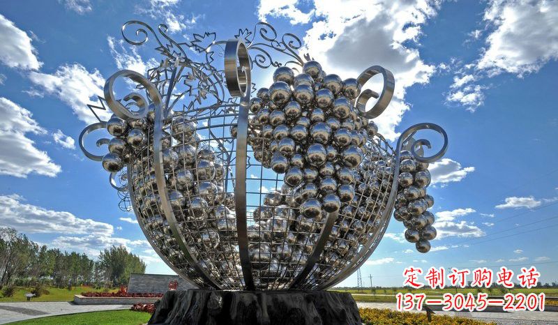 威海不锈钢葡萄雕塑——城市的艺术之美
