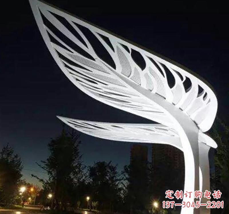 威海不锈钢树叶雕塑点缀城市景观