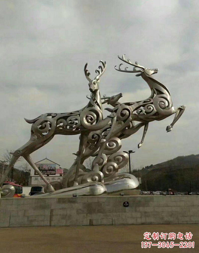 威海不锈钢梅花鹿雕塑——祥云浮雕的精美绝伦