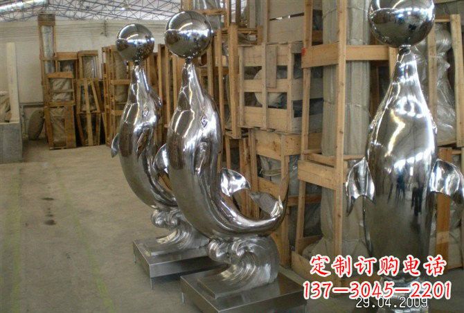 威海不锈钢海豚顶球雕塑