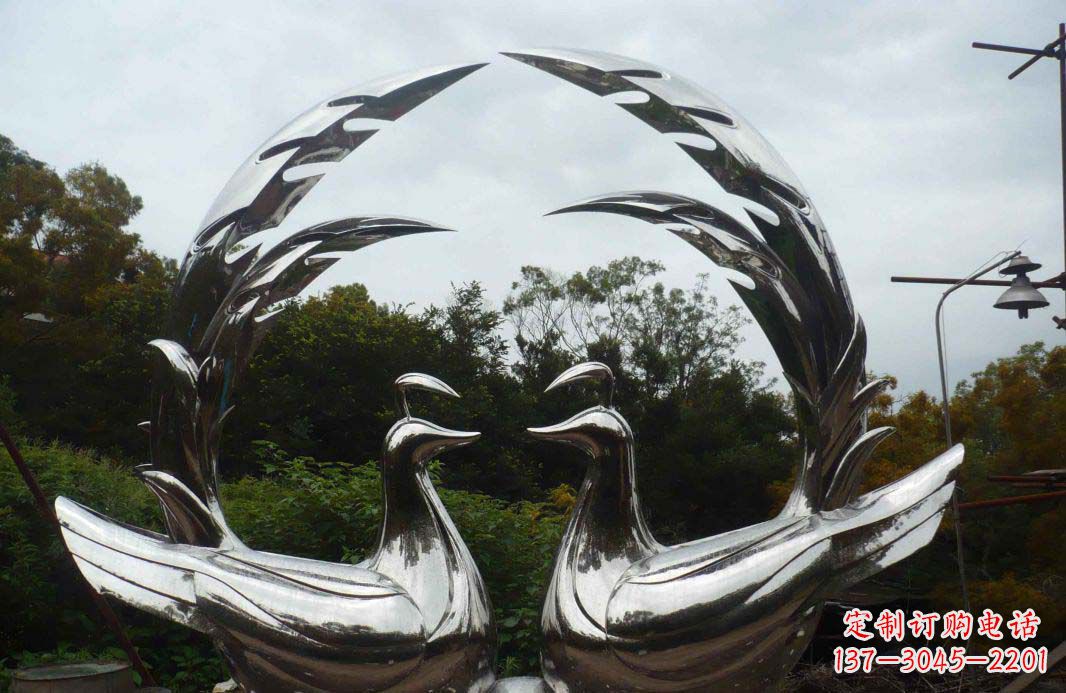 威海不锈钢抽象镜面孔雀雕塑